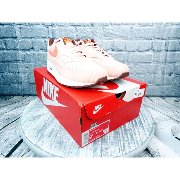Nike Air Max 1 with Extra laces Corduroy Coral Stardust/Bright Coral Men 9.5 NIB - Picture 1 of 11